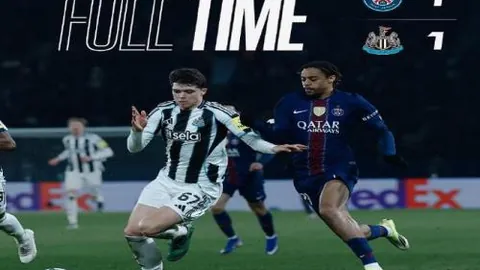 爱德华兹空中较量杜兰特遭肘击，鼻伤离场场面紧张